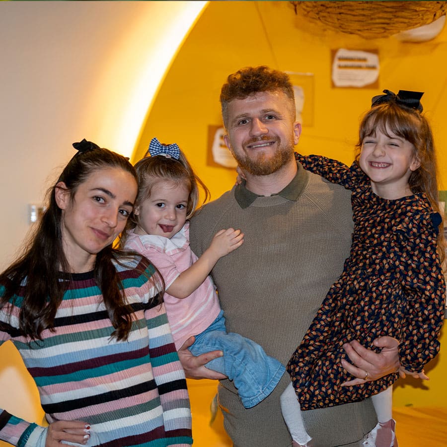 renis with family-staff